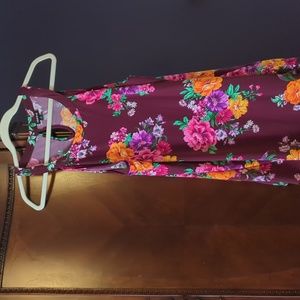 Women's sleeveless top with loophole back